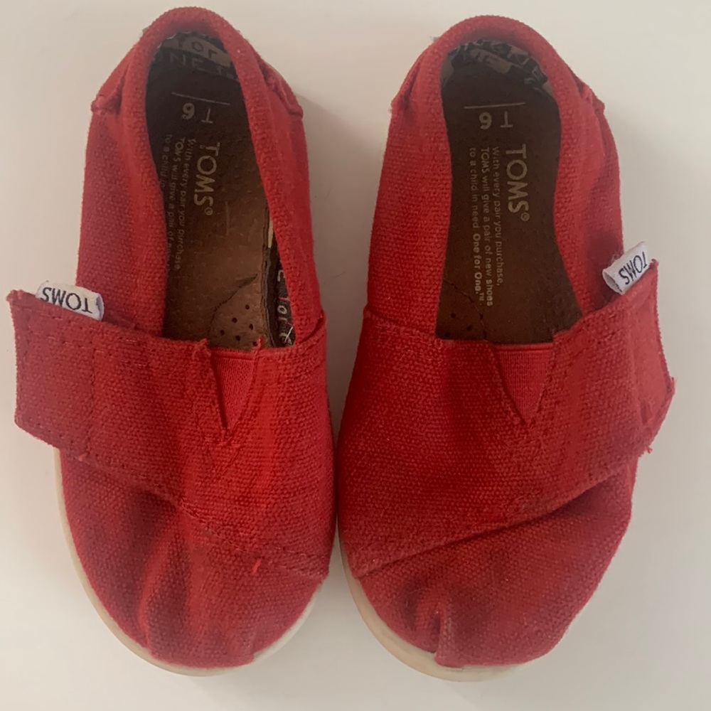 Toddler Toms / Red Toms / Toddler size 6